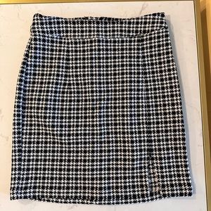 Houndstooth Mini Skirt with Left Front Slit - SZ 0